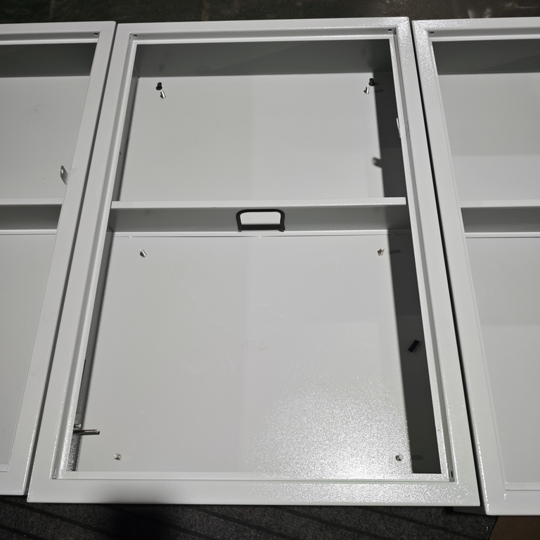 Ouyue Electric ha lanciato un involucro della scatola di distribuzione in metallo separato a doppio strato: con zone separate per corrente forte e debole e perni preinstallati, riduce i tempi di assemblaggio per i set completi